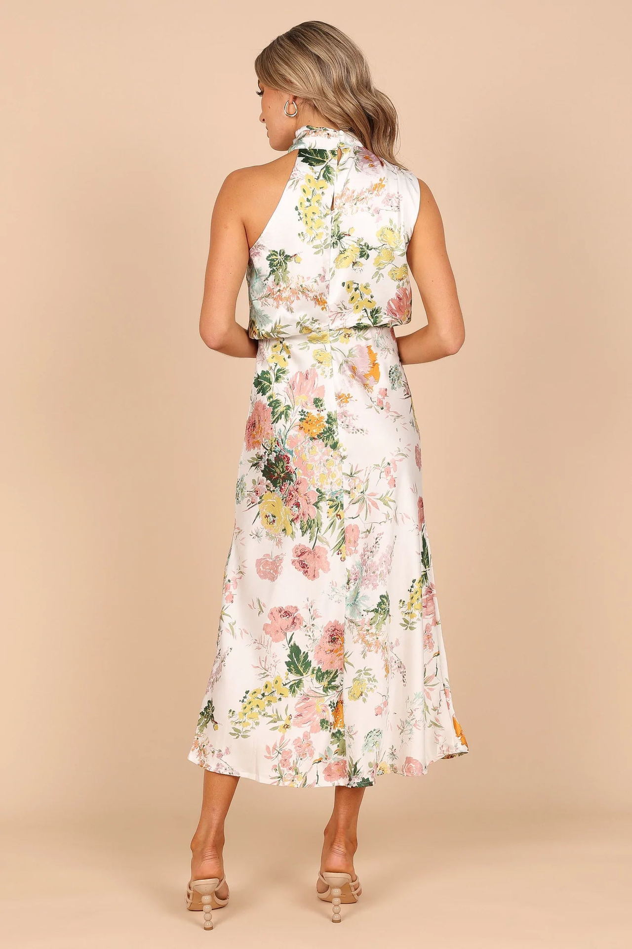Vestido comprido com decote halter e estampado floral