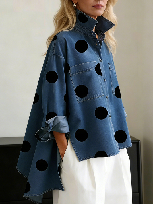 Blusa de ganga elegante com estampado artístico de bolinhas e gola alta