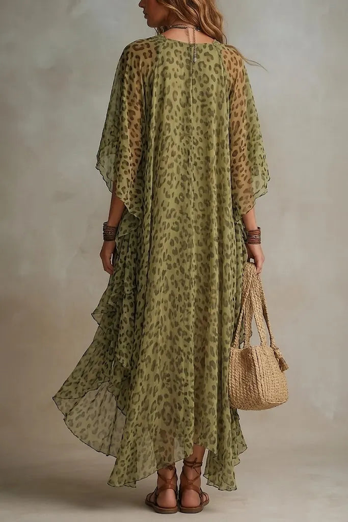 Vestido comprido em chiffon com padrão leopardo, elegante e de corte solto.