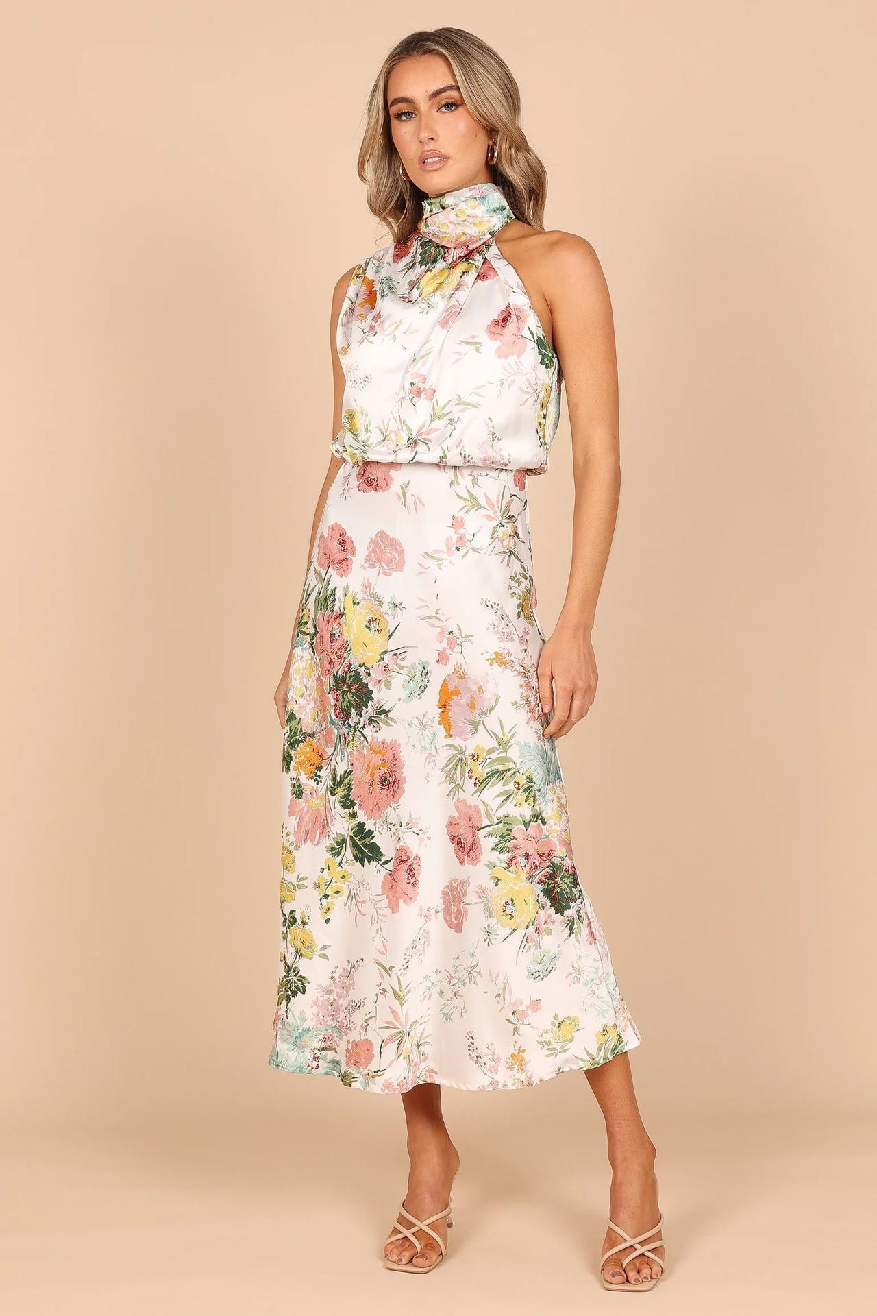 Vestido comprido com decote halter e estampado floral