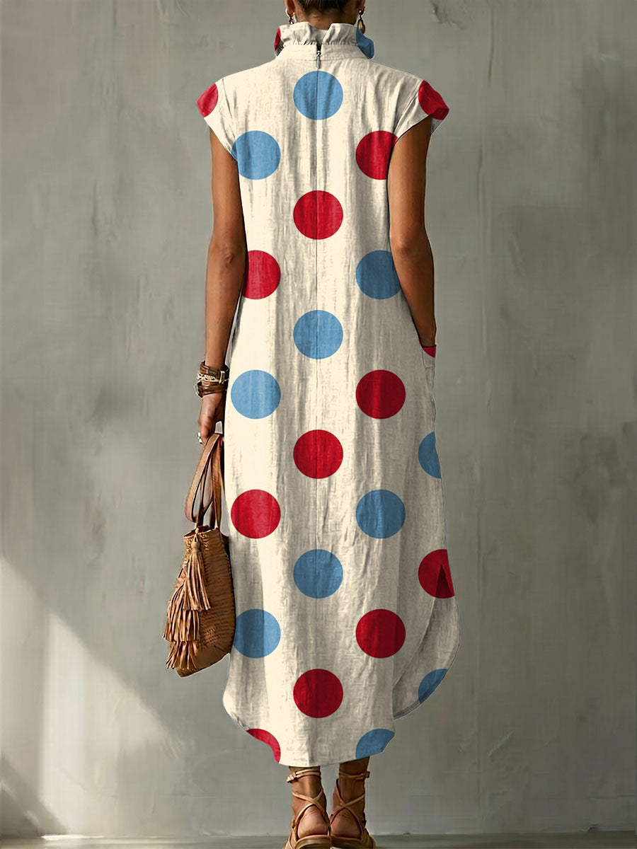 Um vestido em mistura de linho e algodão adornado com estampados coloridos de bolinhas.