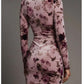 Vestido elegante de veludo plissado floral cor blush